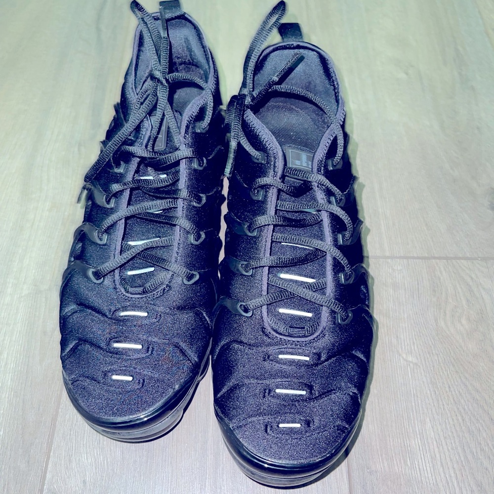 Nike Vapormax plus sz 9.5 in men , 11 in women